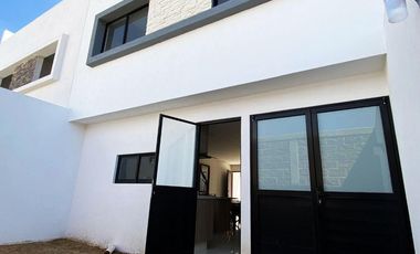 Casa en venta en Parque Real, Cuautlancingo de 2 niveles