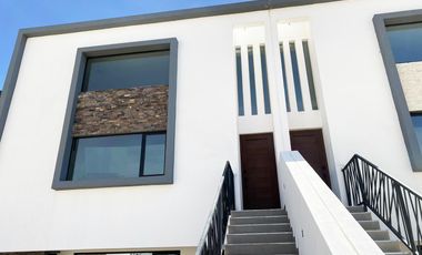 Casa en venta en Parque Real, Cuautlancingo de 2 niveles