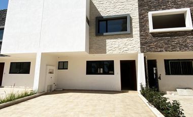 Casa en venta en Parque Real, Cuautlancingo de 2 niveles