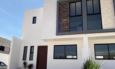 Casa en venta en Parque Real, Cuautlancingo de 2 niveles