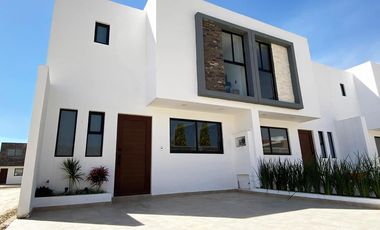 Casa en venta en Parque Real, Cuautlancingo de 2 niveles