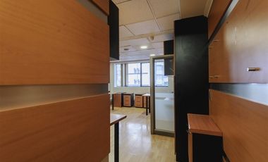 Oficina en Arriendo en Luis Thayer Ojeda / Holanda