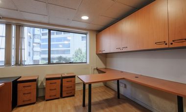 Oficina en Arriendo en Luis Thayer Ojeda / Holanda