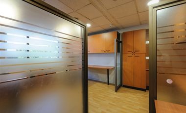 Oficina en Arriendo en Luis Thayer Ojeda / Holanda