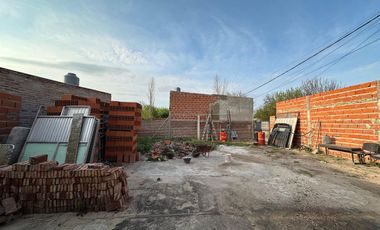 Gran lote con construcciones en Santo Tome