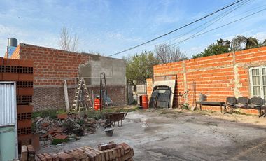 Gran lote con construcciones en Santo Tome
