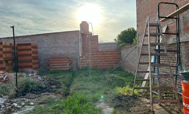 Gran lote con construcciones en Santo Tome