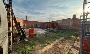 Gran lote con construcciones en Santo Tome