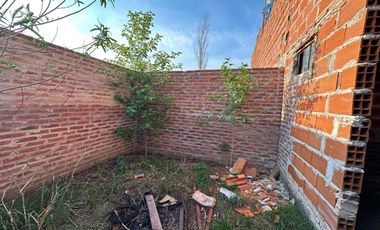 Gran lote con construcciones en Santo Tome