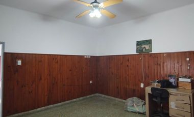 VENTA CASA 3 AMBIENTES TAPIALES PILETA LOCAL