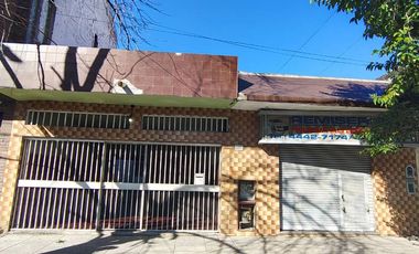 VENTA CASA 3 AMBIENTES TAPIALES PILETA LOCAL