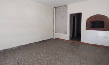 VENTA CASA 3 AMBIENTES TAPIALES PILETA LOCAL