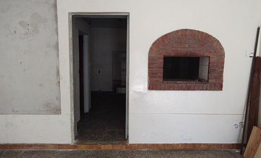 VENTA CASA 3 AMBIENTES TAPIALES PILETA LOCAL