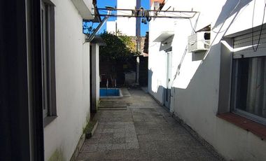 VENTA CASA 3 AMBIENTES TAPIALES PILETA LOCAL