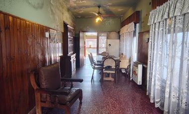 VENTA CASA 3 AMBIENTES TAPIALES PILETA LOCAL