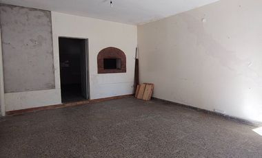 VENTA CASA 3 AMBIENTES TAPIALES PILETA LOCAL