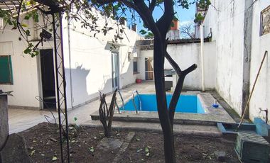 VENTA CASA 3 AMBIENTES TAPIALES PILETA LOCAL