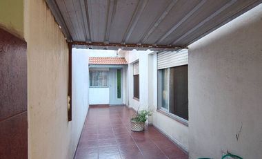 VENTA CASA 3 AMBIENTES TAPIALES PILETA LOCAL