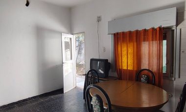 VENTA CASA 3 AMBIENTES TAPIALES PILETA LOCAL