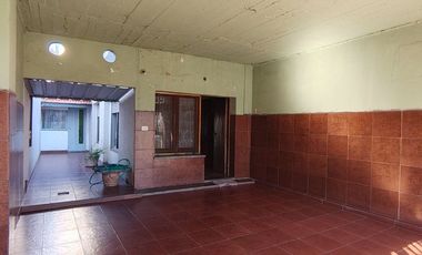 VENTA CASA 3 AMBIENTES TAPIALES PILETA LOCAL