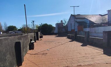 VENTA CASA 3 AMBIENTES TAPIALES PILETA LOCAL