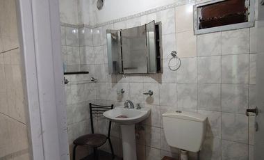 VENTA CASA 3 AMBIENTES TAPIALES PILETA LOCAL