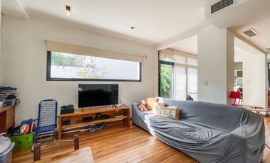 Casa en Venta en City Bell – Parque y Pileta