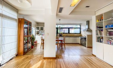 Casa en Venta en City Bell – Parque y Pileta