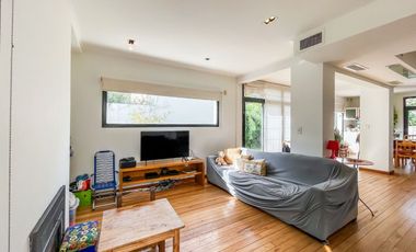 Casa en Venta en City Bell – Parque y Pileta