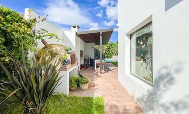 Casa en Venta en City Bell – Parque y Pileta