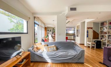 Casa en Venta en City Bell – Parque y Pileta