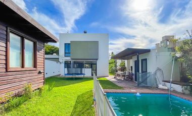 Casa en Venta en City Bell – Parque y Pileta