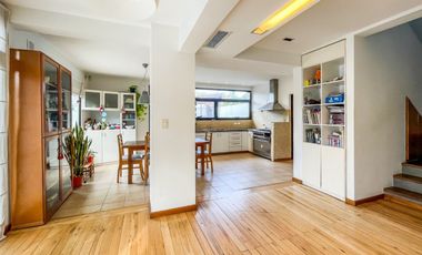 Casa en Venta en City Bell – Parque y Pileta