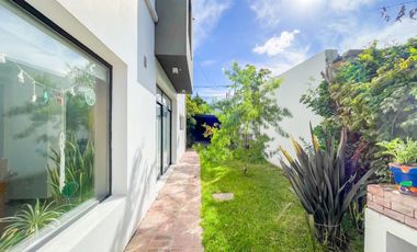 Casa en Venta en City Bell – Parque y Pileta