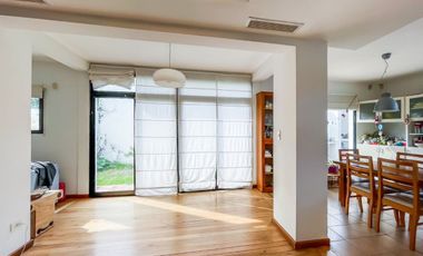 Casa en Venta en City Bell – Parque y Pileta