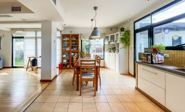 Casa en Venta en City Bell – Parque y Pileta