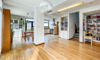 Casa en Venta en City Bell – Parque y Pileta