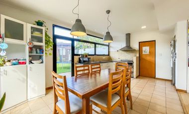 Casa en Venta en City Bell – Parque y Pileta