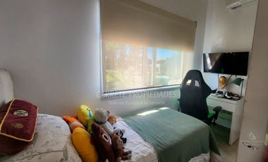 Casa lista para mudarte. Moderna 6 ambientes y pileta. Fondo verde. Santa Elena