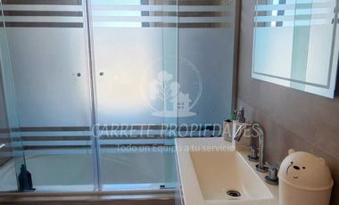 Casa lista para mudarte. Moderna 6 ambientes y pileta. Fondo verde. Santa Elena