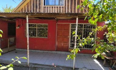 Se vende terreno con tres casas