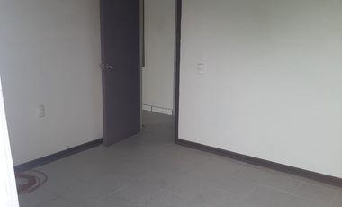 Se vende terreno con tres casas