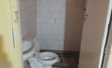 Se vende terreno con tres casas