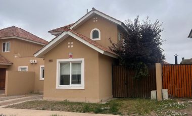 ACOGEDORA CASA EN CONDOMINIO SERENA ORIENTE,