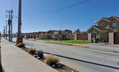 ACOGEDORA CASA EN CONDOMINIO SERENA ORIENTE,