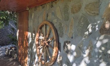 Casa en venta c/ estacionamiento en Laguna de Aculeo