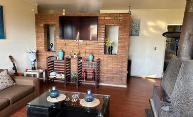 Casa en venta c/ estacionamiento en Laguna de Aculeo