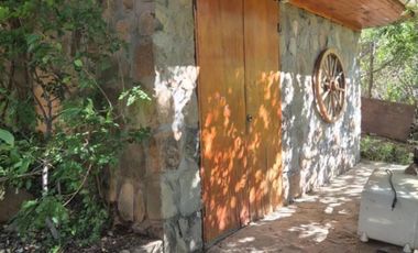 Casa en venta c/ estacionamiento en Laguna de Aculeo