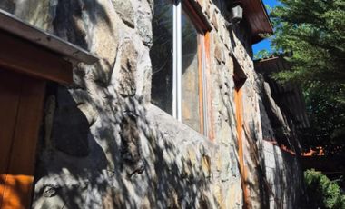 Casa en venta c/ estacionamiento en Laguna de Aculeo