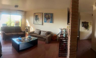 Casa en venta c/ estacionamiento en Laguna de Aculeo